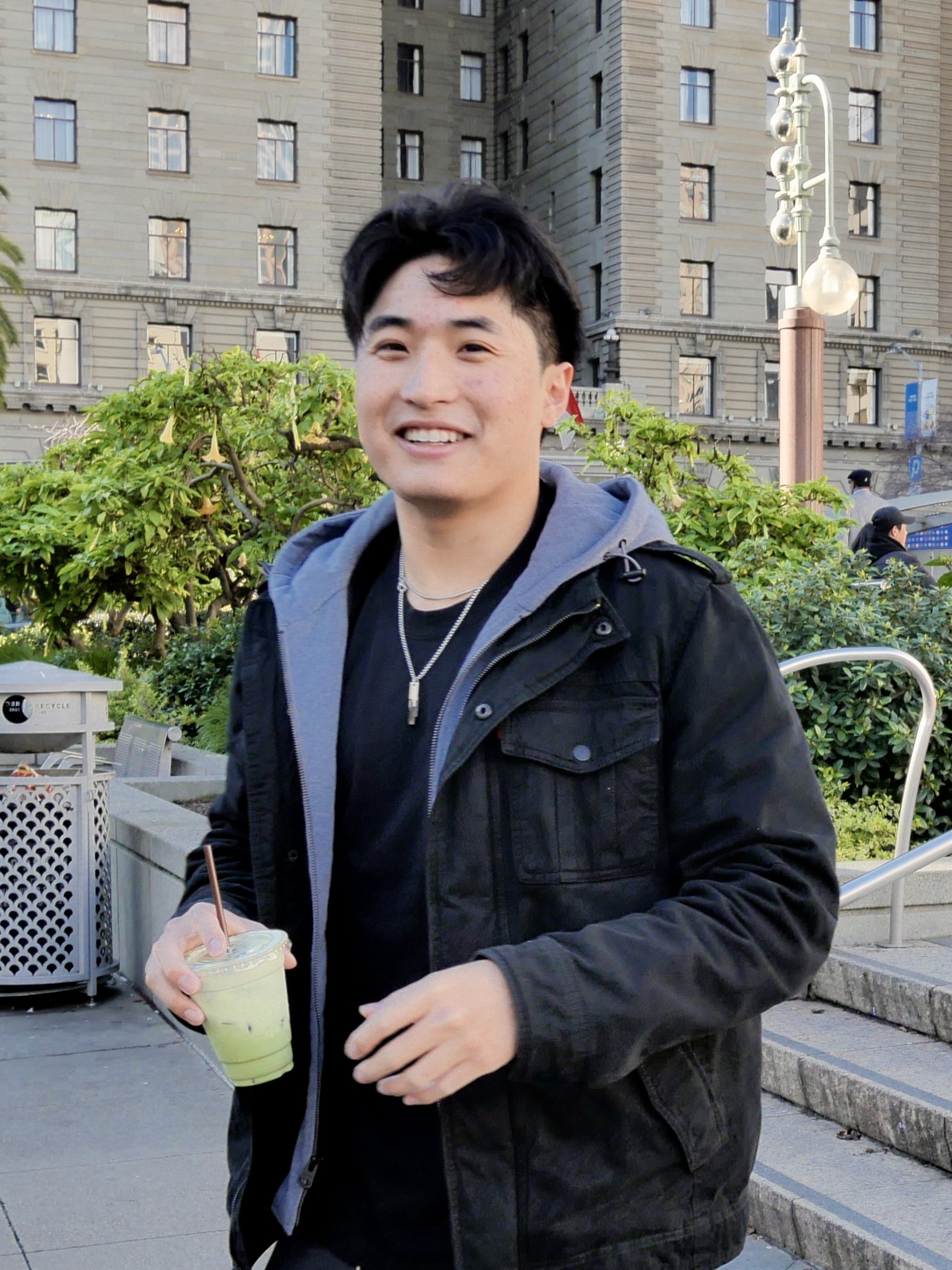 01000427 - Jonathan Peng